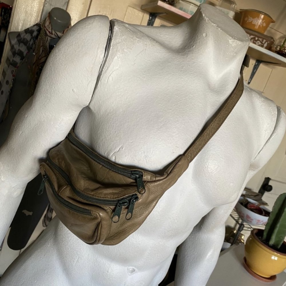 VINTAGE  fanny pack from SIMON made in Columbia